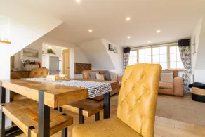 Picturesque cottage with views - Image 4