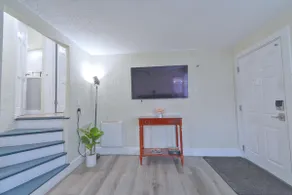 Bothell Two Bedroom Cottage - Image 3