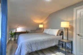 Bothell Two Bedroom Cottage - Image 4