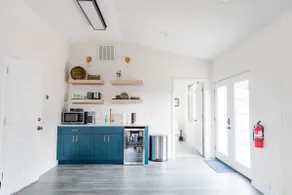 Private space + mountain views - Image 3