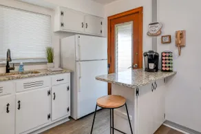 Serene Escape in Historic Palatka: Cute 2BR Home - Image 4