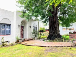 Lida's House, Walk to Everything - Image 5