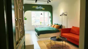 Bright Balcony Studio @Train Street | Netflix - Image 2