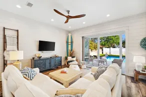Malibu Chic beach home w/private pool. 7 min walk to the Beach! - Image 3