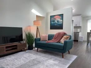 Bright & Modern - Great for Gathering! - Image 2