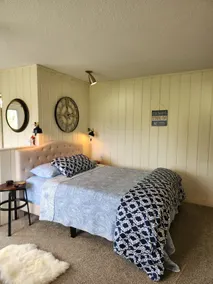 Charming West Studio in Lovely Estate Property - Image 4