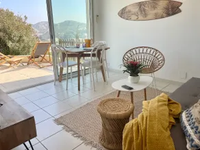 Pleasant sunny 2-bedroom apartment above the beach - Image 2