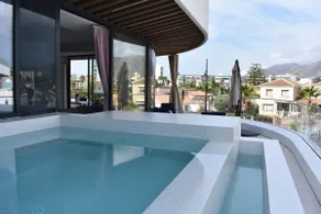 Luxury complex beachfront apartment, infinity pool, sauna, gym and large terrace - Image 4