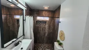 Texoma Casa Azul Contemporary & Comfortable - Image 4