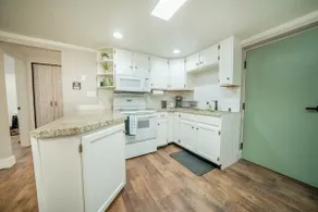 Cute and Cozy Basement Apartment - Image 5