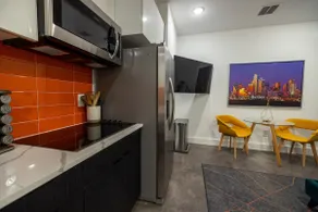 Splashy Studio on Dalton - Image 2