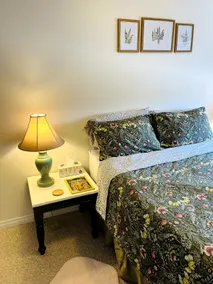 Secret Garden 1 bedroom suite with parking - Image 3
