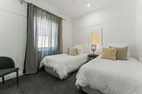 Charming 3BR renovated house - Image 5
