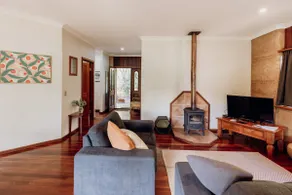 Red Robin Spa Cottage @ Jalbrook - Image 3