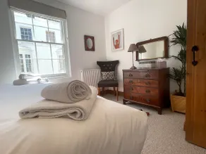 Georgian/3 bed/Hottub/Parking/Near Beach & Marina - Image 3