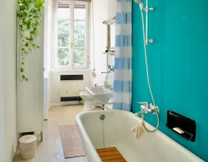 Artist's apartment - Image 4