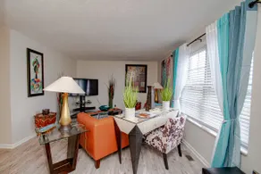 Lovely Eclectic Duplex - Peaceful Neighborhood - Image 4