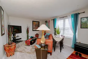 Lovely Eclectic Duplex - Peaceful Neighborhood - Image 3
