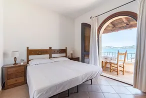 Breathtaking sea views, 20 meters from the beach - Image 3