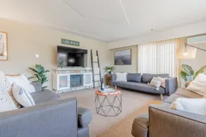2 Blocks from Main St - upper suite of entire Home - Image 2