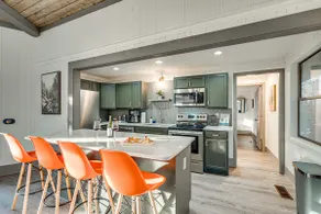 4BR Treetop Hex, Indoor FirePit, 360degTV, Hot Tub - Image 4