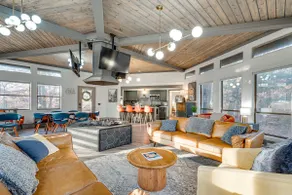 4BR Treetop Hex, Indoor FirePit, 360degTV, Hot Tub - Image 2