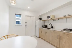 BRAND NEW Charming Hollywood apt - Image 3