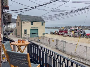 The Tugboat - KingBed, Waterfront! Parking! - Image 4