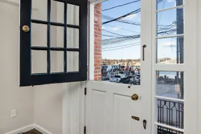 The Tugboat - KingBed, Waterfront! Parking! - Image 3
