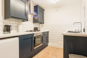 Stylish 3 bed home in central Chester suburb - Image 3