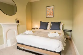Stylish 3 bed home in central Chester suburb - Image 4