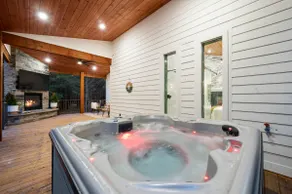 Sugar in the Pines Luxury Honeymoon Cabin - Image 3