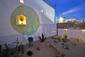Eclectic House, heated pool, close to waterfront. - Image 2