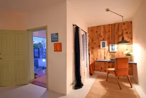 Eclectic House, heated pool, close to waterfront. - Image 4