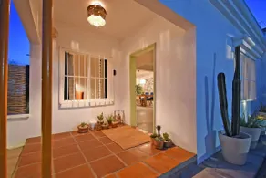 Eclectic House, heated pool, close to waterfront. - Image 3