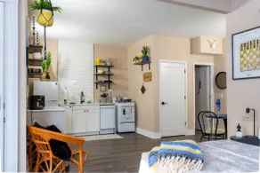 Uptown Funk- Remodeled Studio, Iconic Neighborhood - Image 4