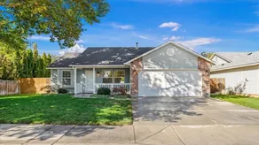 Perfect Location | Fast WiFi + Backyard & BBQ - Image 2