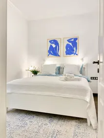 Vintage Top Centre Apartment - Image 4