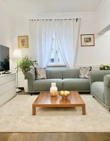 Vintage Top Centre Apartment - Image 2