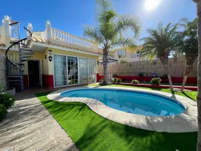 Vila à beira-mar com piscina privativa - Image 2