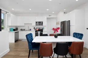 In vogue and Modern 4B2.5B Home - Image 2