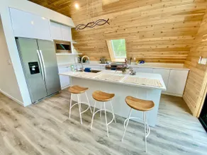 Lakeside Luxury: Modern A Frame Cabin Near Dallas - Image 4