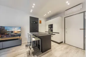 GuestHost - Comfy APT with Private Parking & Balcony - Image 4