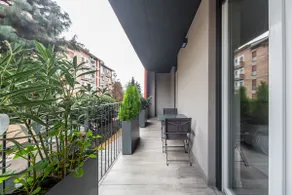 GuestHost - Comfy APT with Private Parking & Balcony - Image 2