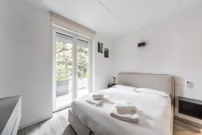 GuestHost - Comfy APT with Private Parking & Balcony - Image 3
