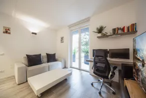 GuestHost - Comfy APT with Private Parking & Balcony - Image 5