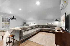 Private Suite at the Cayuga Shoreline - Image 2
