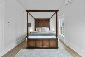 Private Suite at the Cayuga Shoreline - Image 5