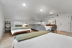 Private Suite at the Cayuga Shoreline - Image 3