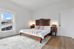 Private Suite at the Cayuga Shoreline - Image 4